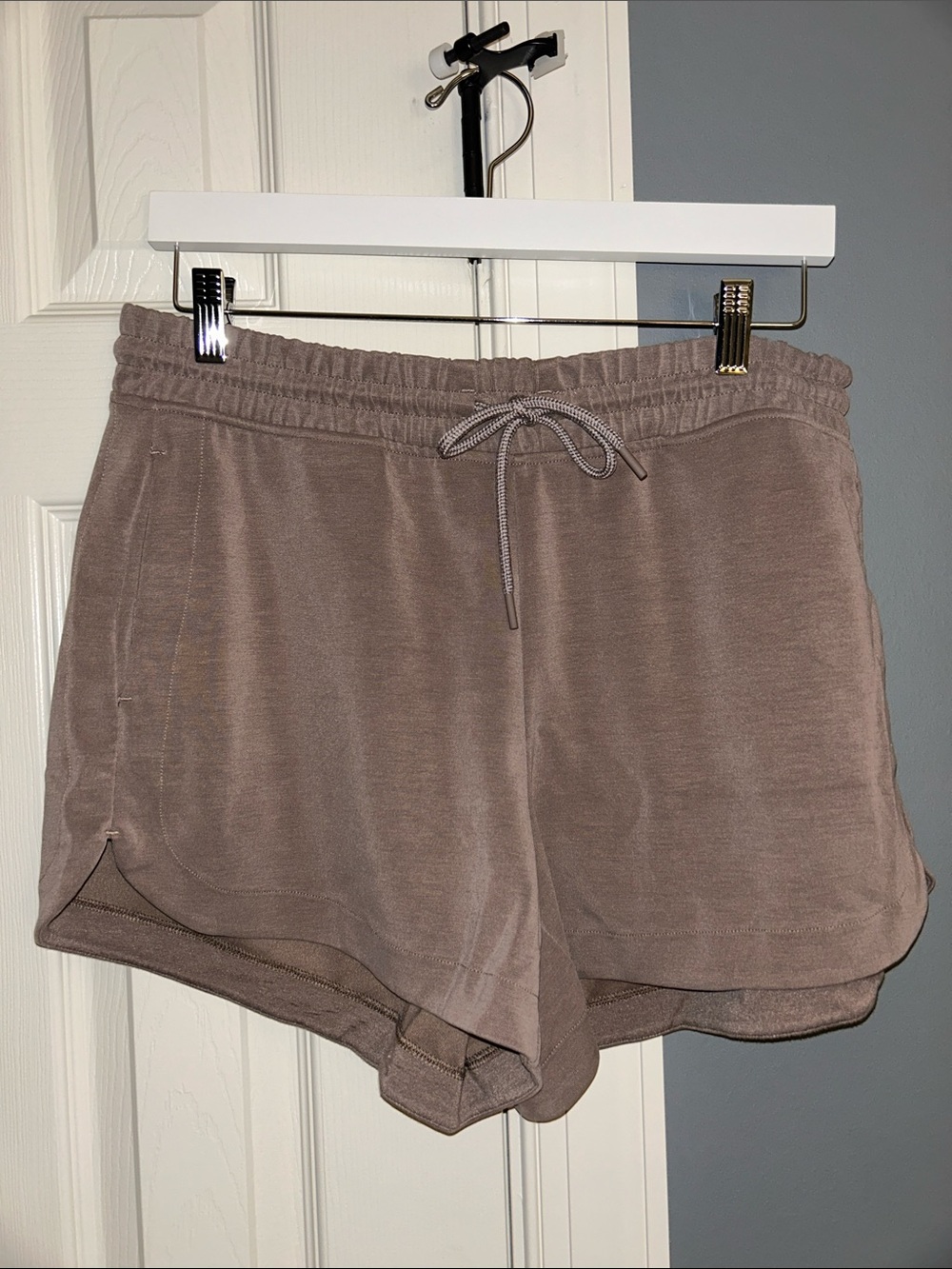 Athleta Seasoft Mid Rise Shorts